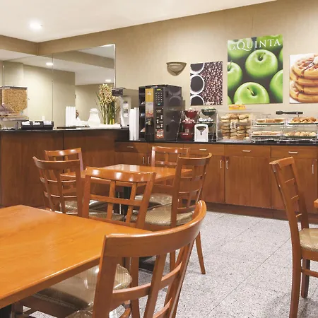 La Quinta Inn By Wyndham Queens-3